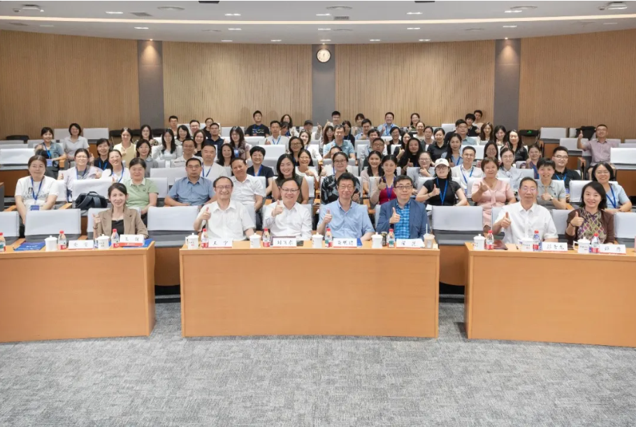 Symposium Explores High-Quality Development of Regional and Country Studies under the "Five-in-One" Framework at SJTU